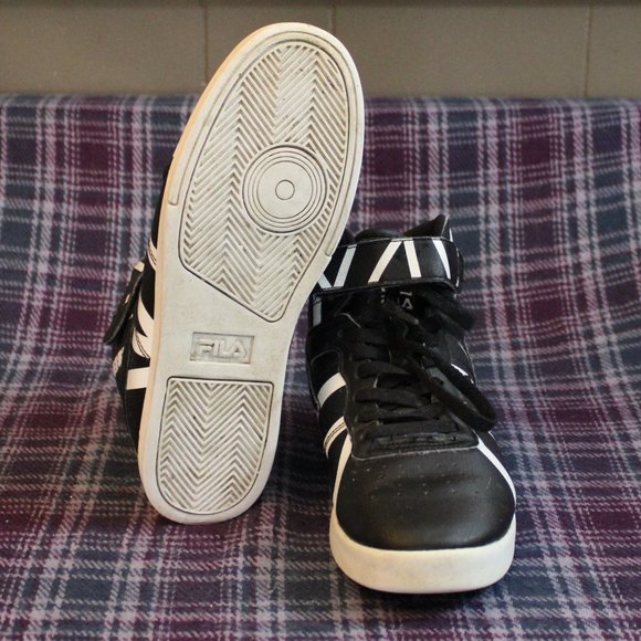 Fila Black and White Striped Hight Top Boy's Sneaker Size 6.5 - Picture 3 of 13